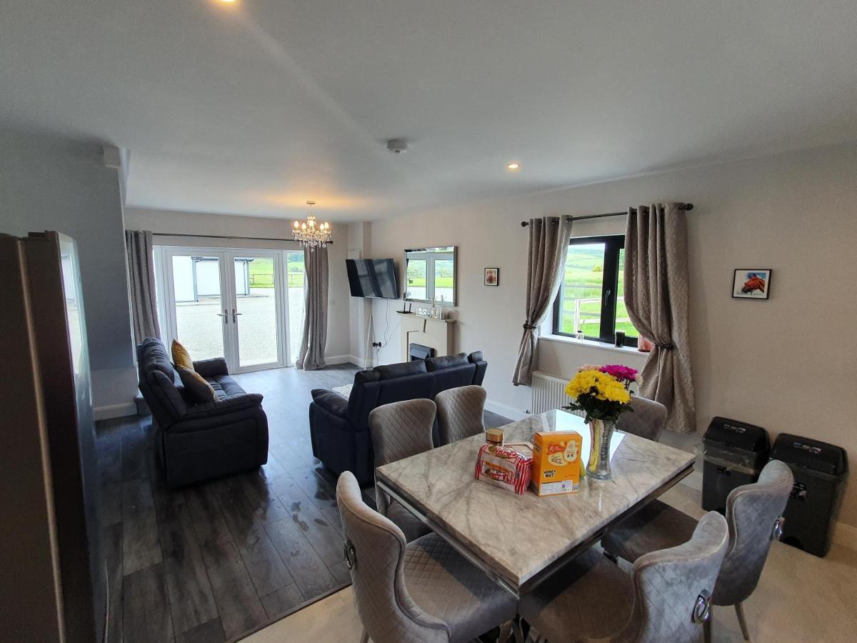 N0 2 Greystones Clock Tower Lodge Leap Екстер'єр фото
